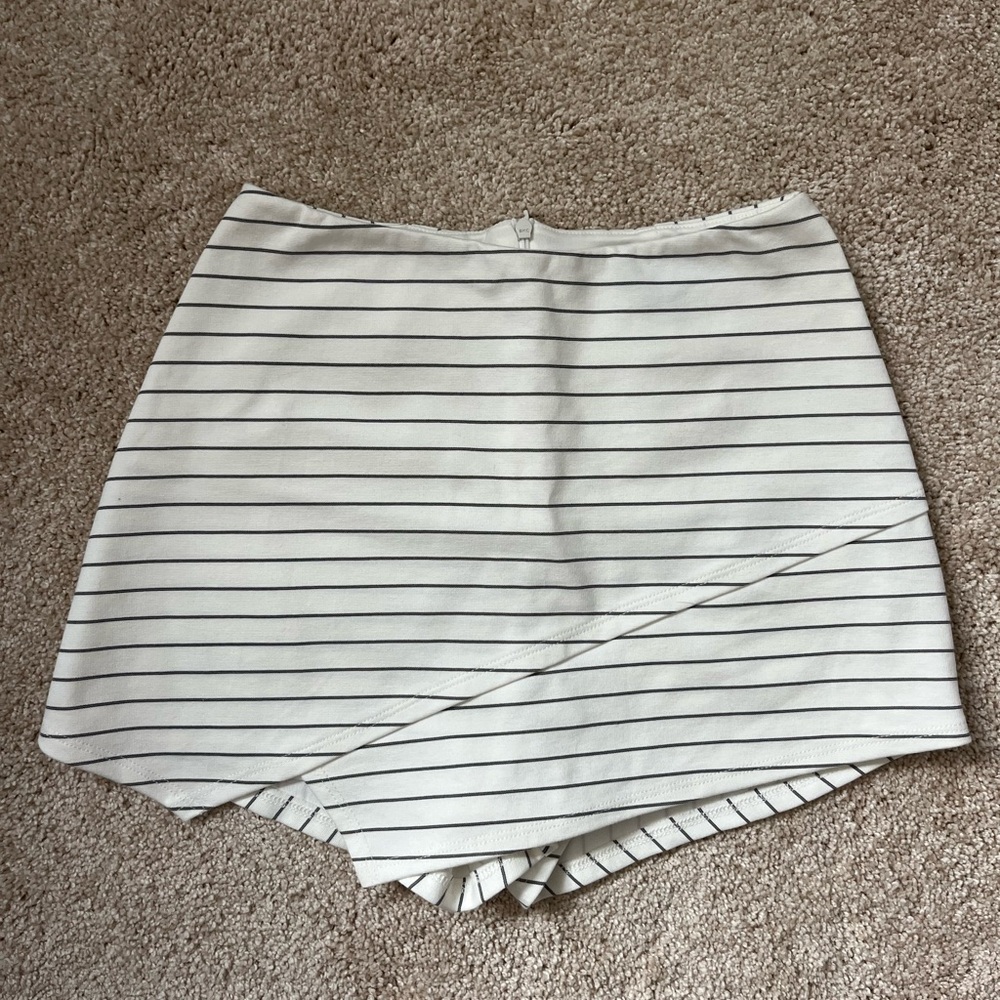 Lulus Groove Queen White Striped Skort